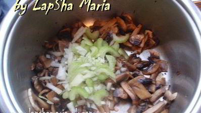 сырный крем-суп с грибами и курицей