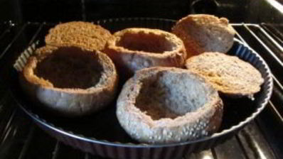 сырный суп в хлебе