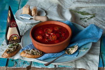 Томатный суп с сыром Джюгас