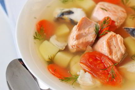 Уха с картофелем и помидорами