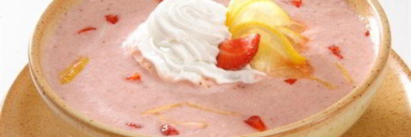 Ягодный суп с ванильным мороженым