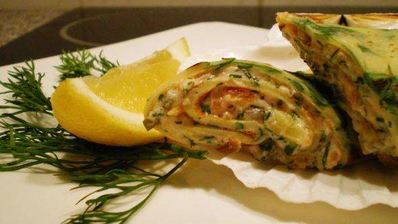 блинчики crepes с начинкой из копченого лосося