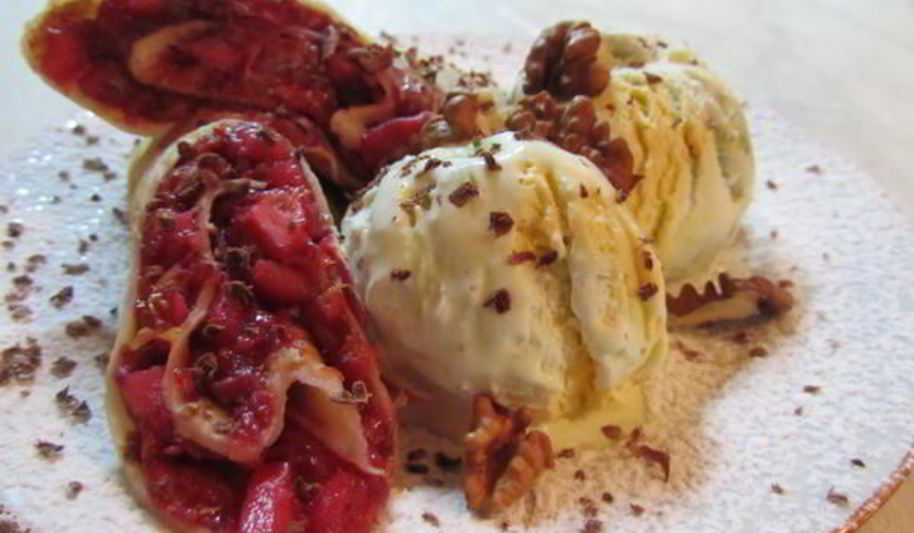 Рецепт блинчиков с фруктовой начинкой и мороженым