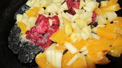 блинчики с фруктовой начинкой и мороженым