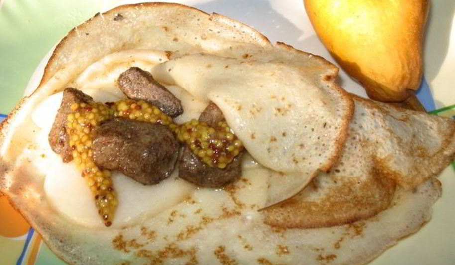 Рецепт блинов с куриной печенкой, грушей и горчицей