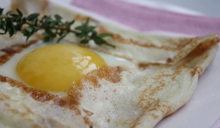 Рецепт блинов с яйцом и беконом