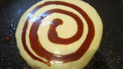 праздничные панкейки с корицей и карамелью