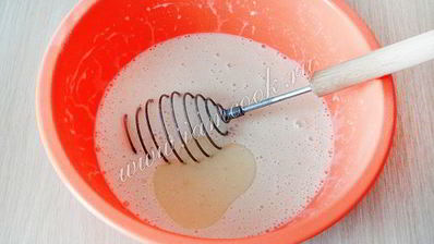 простые дрожжевые блины на молоке