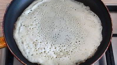 простые дрожжевые блины на молоке