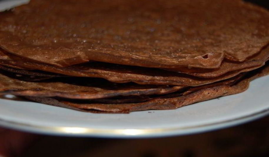Рецепт шоколадных блинов к масленице