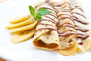 Тонкие блинчики с банановой начинкой