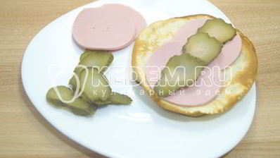 яичные блинчики с колбаской