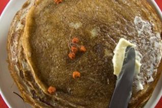 Заварные блины на кефире с яблочным соком