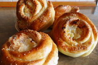 Булочки-розочки с творогом