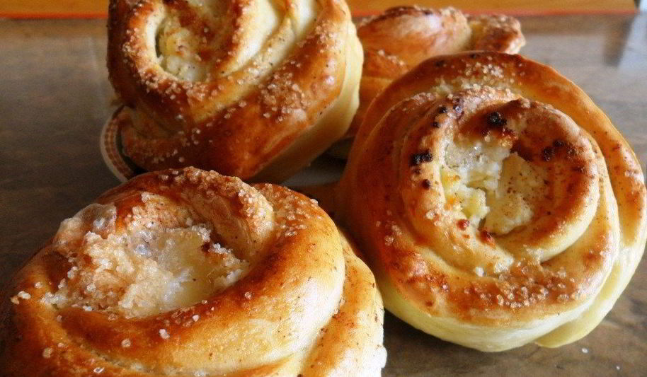 Рецепт булочек-розочек с творогом