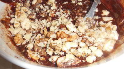 булочки с шоколадом, орехами и посыпкой