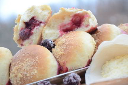 Булочки с вишней