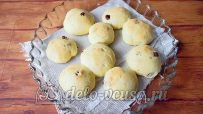 дрожжевые булочки с изюмом