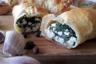 Греческие круассаны с брынзой и шпинатом