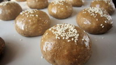 ржаные булочки с кунжутом