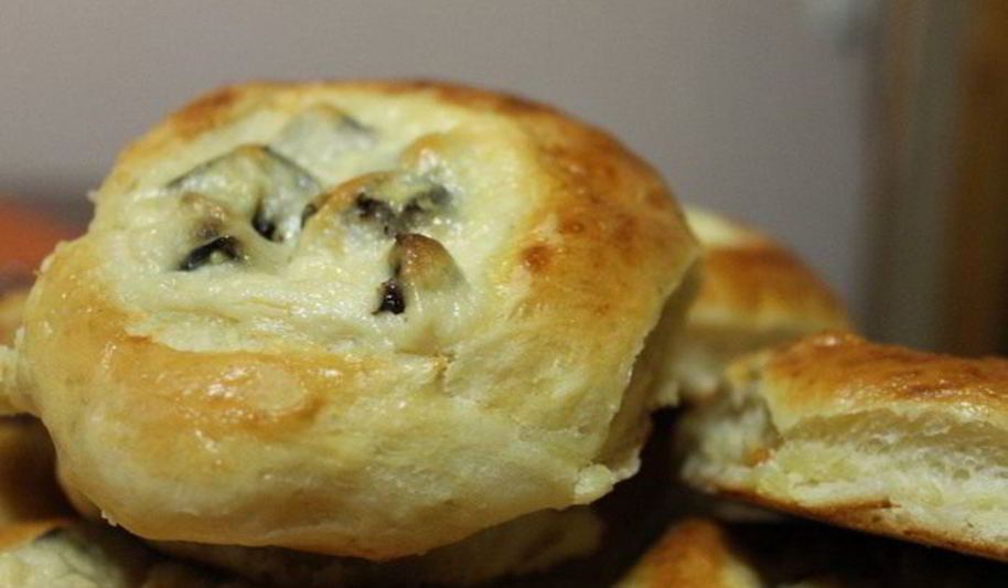 Рецепт ватрушек с черносливом