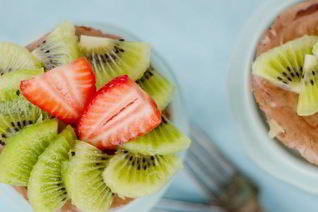 Чизкейк без выпечки с кусочками киви