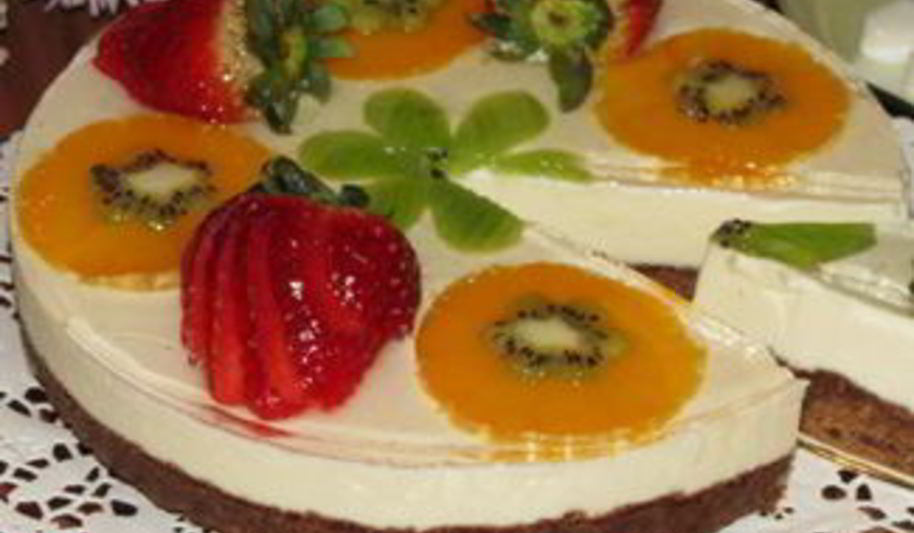 Рецепт чизкейка без выпечки с сыром маскарпоне, клубникой и фруктами