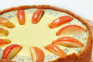 Чизкейк с яблоками и маком