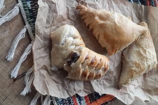 Домашняя выпечка с приваренной ягодой