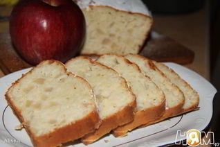 Кекс с йогуртом и яблоками