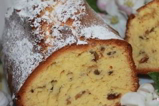 Кекс с изюмом и орехами