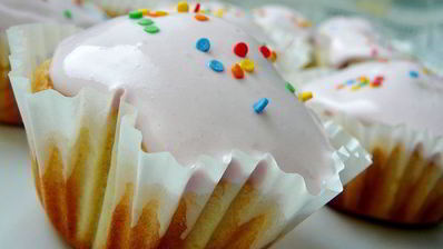 кексы с красной смородиной на йогурте