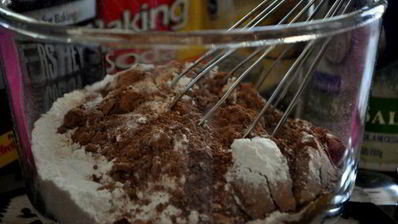 красные бархатные капкейки