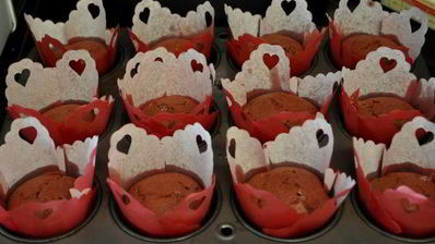 красные бархатные капкейки