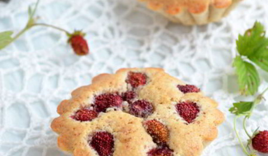 Рецепт миндальных кексиков с земляникой