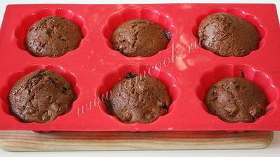 постные шоколадно-вишневые кексы