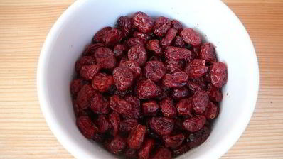 пряный кекс с вяленой клюквой, курагой и орехами