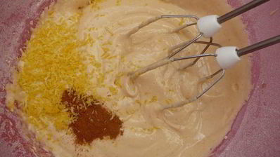 пряный кекс с вяленой клюквой, курагой и орехами