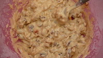 пряный кекс с вяленой клюквой, курагой и орехами