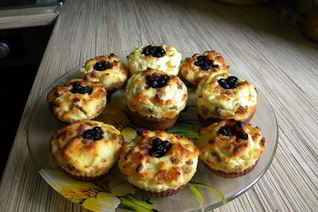 Творожно-бисквитные кексы с изюмом