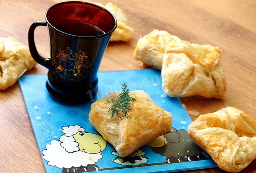 Хачапури из слоеного теста с сулугуни