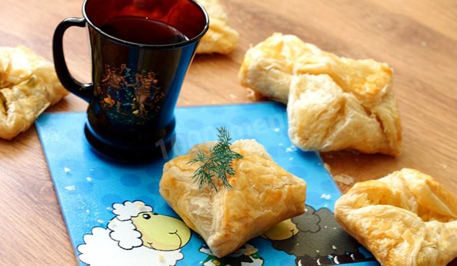 Рецепт хачапури из слоеного теста с сулугуни