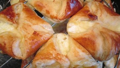 хачапури из слоеного теста