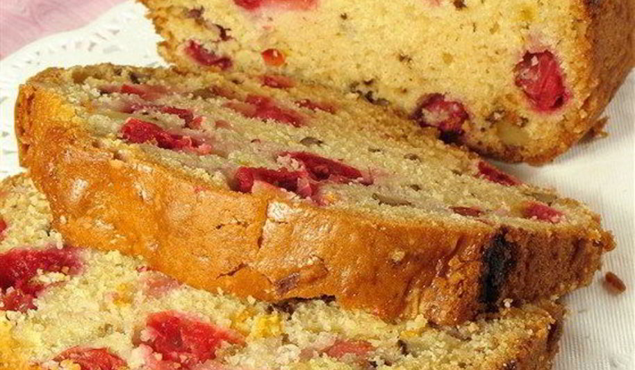 Рецепт быстрого кукурузного хлеба с клюквой и орехами