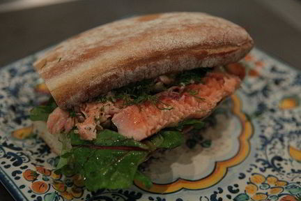 Чиабатта с семгой и каперсами