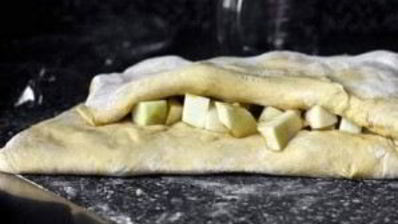 хала с яблоками и медом