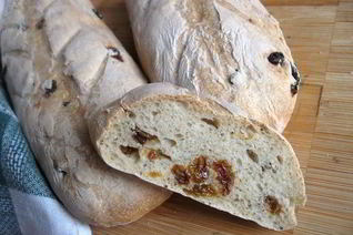 Хлеб с тмином и изюмом