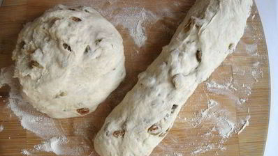 хлеб с тмином и изюмом