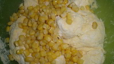 кукурузный хлеб с зернами