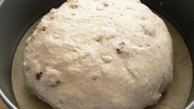 ржаной хлеб с клюквой и грецким орехом